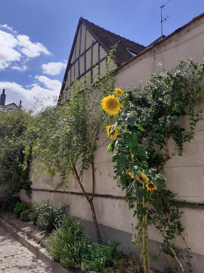 Clos Montcenoux, Au Coeur De Bourges. Exterior photo